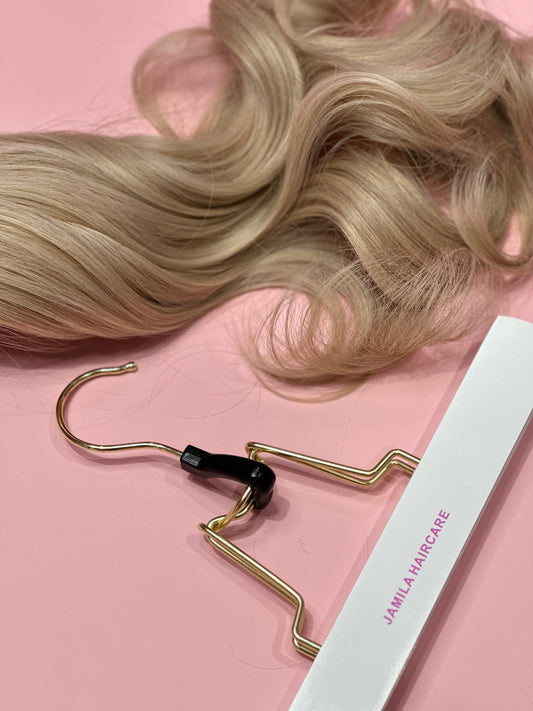 Synthetic wavy Clip in ponytail